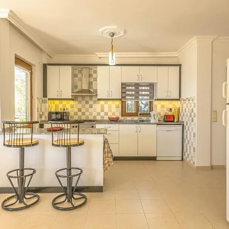 3 Bedroom With Large Pool Area And Top Floor Panoramic Views