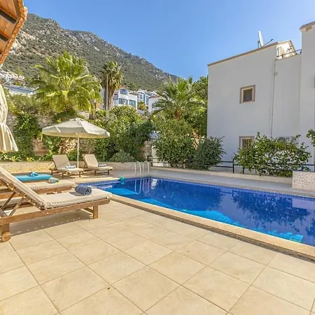 3 Bedroom With Large Pool Area And Top Floor Panoramic Views Villa *