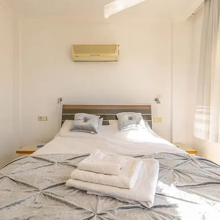 3 Bedroom With Large Pool Area And Top Floor Panoramic Views Villa